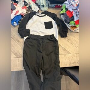 Boys Two-Piece Raglan Pocket Set in Black & Gray
